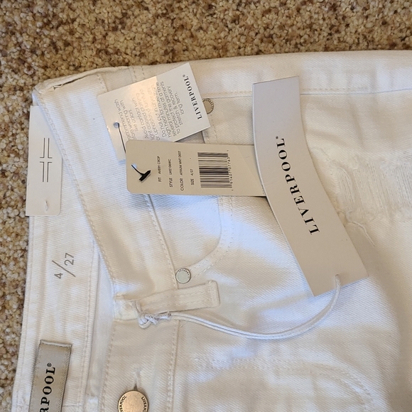 Liverpool Avery Crop in Atrium White with destruction - Picture 14 of 16